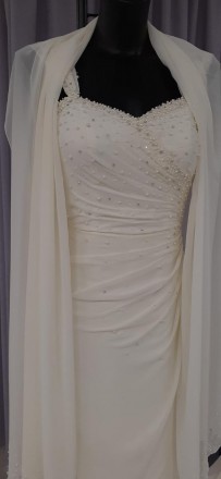 Классическое свадебное платье украшенное вышивкой из бусин
Верхний материал-шифо. . фото 3