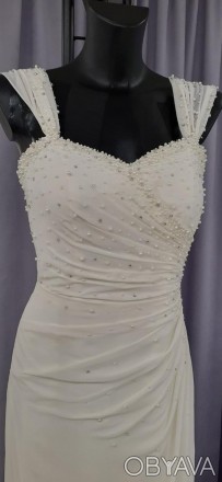 Классическое свадебное платье украшенное вышивкой из бусин
Верхний материал-шифо. . фото 1