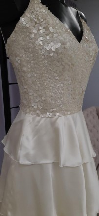Свадебное платье вышитое паеткой с рюшами
Атласная юбка с косыми рюшами, верхняя. . фото 3