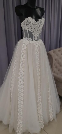 Пышное свадебное платье с кружевом
 Пышная юбка, верхняя часть платья на косточк. . фото 2