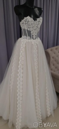 Пышное свадебное платье с кружевом
 Пышная юбка, верхняя часть платья на косточк. . фото 1
