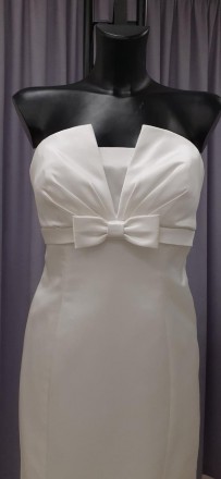 Атласное свадебное платье со сборкой и бантом на груди
Плотный атлас, приталенны. . фото 3
