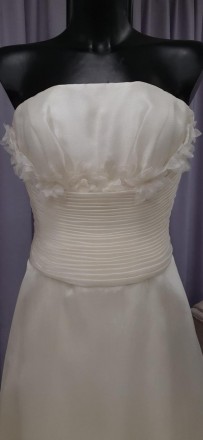 Свадебное платье из органзы со складками
Структурная органза, складки на груди, . . фото 3