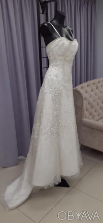 Классическое свадебное пышное платье вышитое бисером
Многослойная юбка, притален. . фото 1