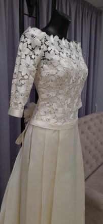 Классическое свадебное платье с крупным кружевом и шлейфом Кружево макраме, плот. . фото 3