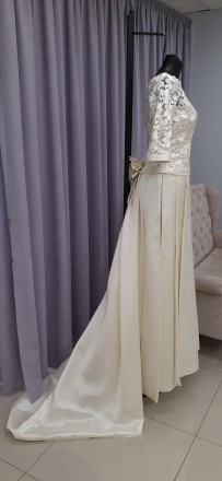 Классическое свадебное платье с крупным кружевом и шлейфом Кружево макраме, плот. . фото 2