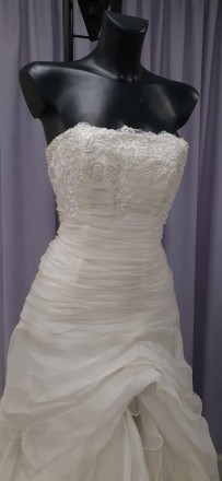 
Классическое пышное свадебное платье из натурального шёлка
Кружево вышитое бисе. . фото 3
