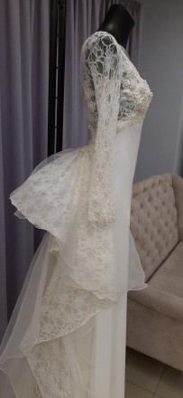 Свадебное платье с гипюром и длинным рукавомВышивка бисером и тесьмой на кружеве. . фото 3