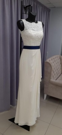Свадебное шифоновое платье с вышивкой и синим поясомКружевная верхняя часть плат. . фото 2