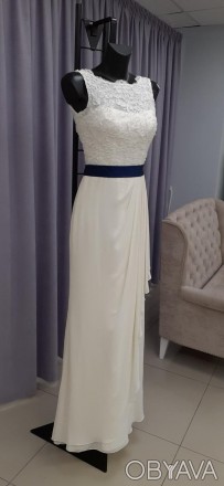 Свадебное шифоновое платье с вышивкой и синим поясомКружевная верхняя часть плат. . фото 1