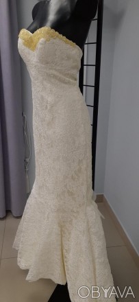 Свадебное кружевное платье с пышной юбкой и декоративной вышивкой на груди
Соста. . фото 1