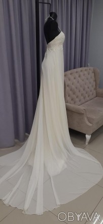 Классическое свадебное платье с кружевом и длинным шифоновым шлейфомСостав - Пол. . фото 1