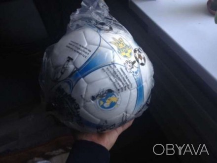 Новый футбольный мяч, игровой, возможен опт

На фото мячи в упаковке, сдутые и. . фото 1