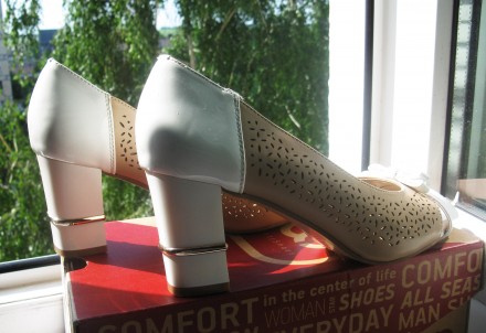 Туфли модельные, комбинированные, с открытым пальчиком. Размер 39, указан на обу. . фото 4