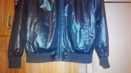 стильная куртка-ветровка PEAK, состояние идеальное. легкая, удобная и практичная. . фото 3