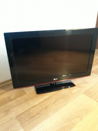 Телевизор LG, жидкокристаллический на подставке, качественное изображение от обы. . фото 2