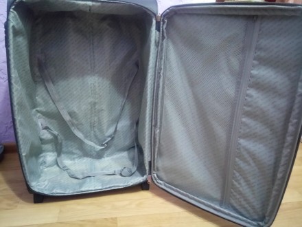 Продам чемодан Wings (Полша), хорошего качества из полиестер марки 600D.
Прочны. . фото 3
