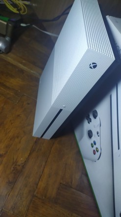 Продам Xbox one S 1Tb в отличном состоянии полный комплект с одним джойстиком, е. . фото 3