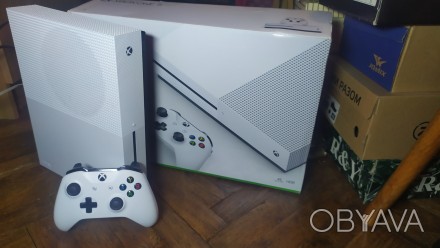 Продам Xbox one S 1Tb в отличном состоянии полный комплект с одним джойстиком, е. . фото 1