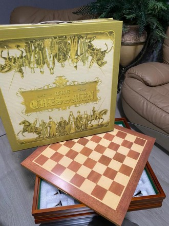 Основа подарочной коробки: Дерево. 
Отдельная фишка этих подарочных шахмат — это. . фото 9