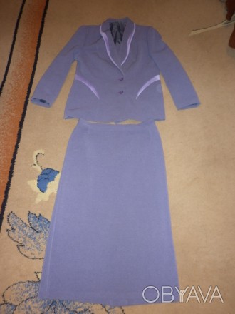 Женский костюм размер 48-50, Юбка+пиджак. Фиолетовый цвет. Б/у, но в хорошем сос. . фото 1