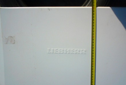 две дверки до холодильника Liebherr б/у, h100х58 и h75х58, есть вмятины, царапин. . фото 3