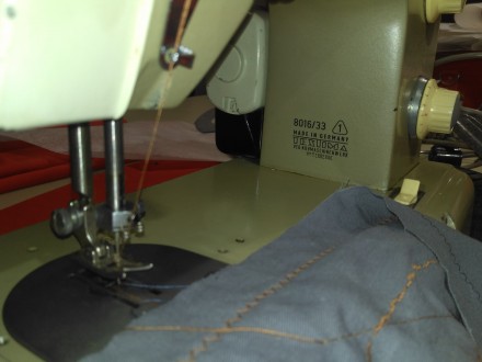 Швейная машинка из Германии, обслужена, настроена, мало использовалась, с электр. . фото 6