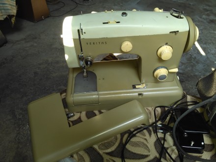 Швейная машинка из Германии, обслужена, настроена, мало использовалась, с электр. . фото 3