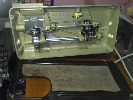 Швейная машинка из Германии, обслужена, настроена, мало использовалась, с электр. . фото 12