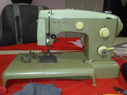 Швейная машинка из Германии, обслужена, настроена, мало использовалась, с электр. . фото 8