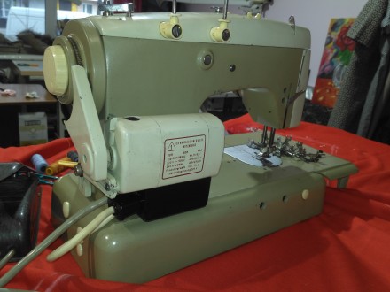 Швейная машинка из Германии, обслужена, настроена, мало использовалась, с электр. . фото 9