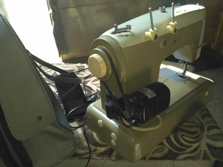 Швейная машинка из Германии, обслужена, настроена, мало использовалась, с электр. . фото 4