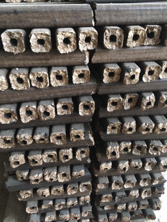 Продам топливные древесно-тырсовые брикеты Пини Кей в большом количестве оптом и. . фото 3