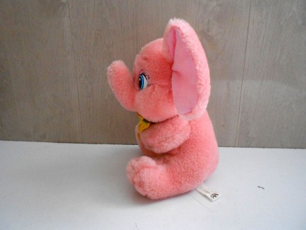 Мягкая игрушка розовый слоник с желтым цветком Lulu Toys
Высота 18 см. . фото 3