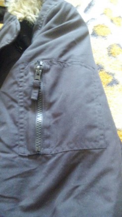 Теплая черная курточка на осень-зиму, имеет два кармана на груди, два обычных ка. . фото 6