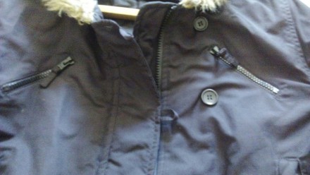 Теплая черная курточка на осень-зиму, имеет два кармана на груди, два обычных ка. . фото 7