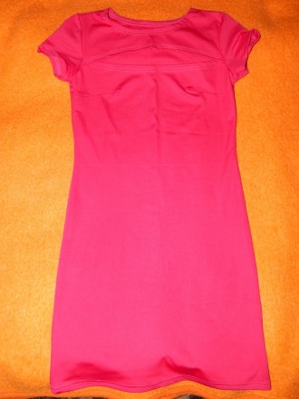 Платье новое, ткань дайвинг, с красивым вырезом, как указано на фото, цвет малин. . фото 2