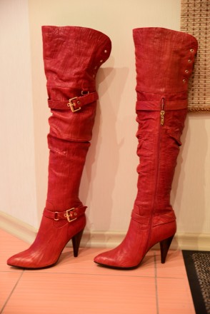 Новые, не ношеные кожаные ботфорты красного цвета, кожа не гладкая, с эффектом ж. . фото 3