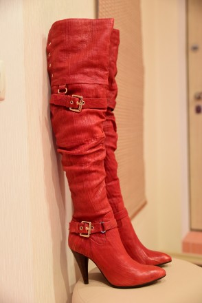 Новые, не ношеные кожаные ботфорты красного цвета, кожа не гладкая, с эффектом ж. . фото 5