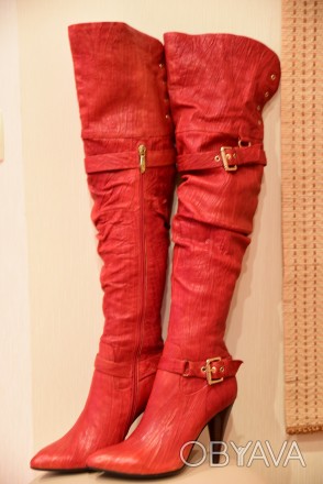 Новые, не ношеные кожаные ботфорты красного цвета, кожа не гладкая, с эффектом ж. . фото 1