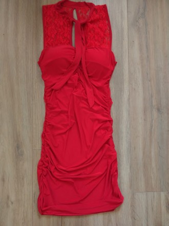 Новое (с этикеткой) красное обтягивающее платье комбинация с кружевом
Очень кра. . фото 3