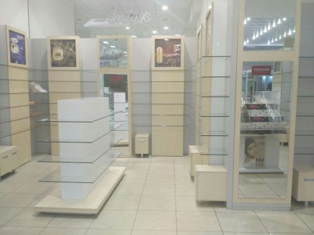 Продам торговое оборудование для магазина парфюмерии и косметики в отличном сост. . фото 4
