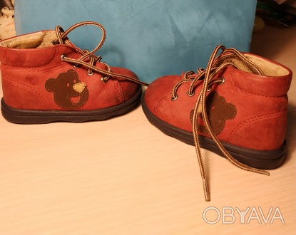 Продам маленькие кожанные очень мягкие красные ботиночки на малыша 1-2 лет. Разм. . фото 1