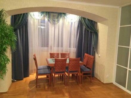 Продается 4-х комнатная квартира в самом центре Оболони возле метро Минская. Дом. . фото 2