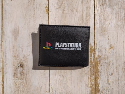 Яркий кошелек с логотипом консоли Play Station. Логотип выполнен из металла
Разм. . фото 3