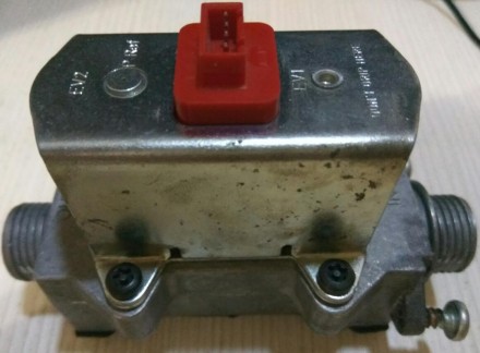 Продам газовый клапан sgv100 с1100009 Reg CE-0085BT0040.
В рабочем состоянии!
. . фото 3