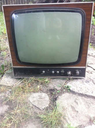 Отдам даром старинный телевизор в разобранном состоянии
Корпус+кинескоп
САМОВЫ. . фото 2