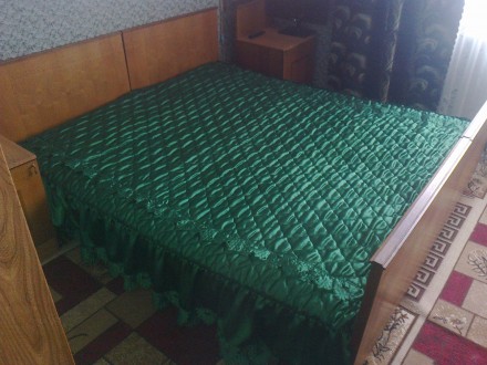 Светлый спальный гарнитур, состоит из двух кроватей,двух прикроватных тумбочек,п. . фото 7