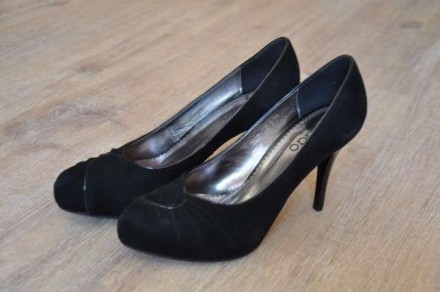 Новые туфли черного цвета. Каблук - 9 см.
натуральные замшевые. С коробкой.
Фи. . фото 5