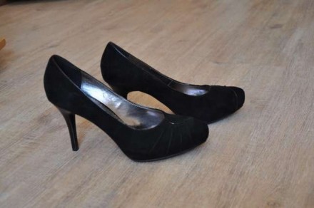 Новые туфли черного цвета. Каблук - 9 см.
натуральные замшевые. С коробкой.
Фи. . фото 2
